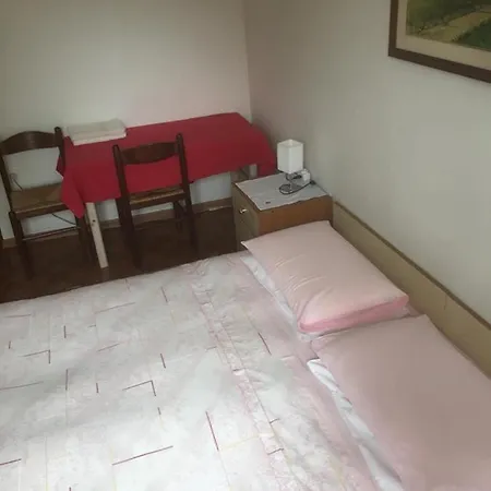 Hostel-sezanalokev * Sezana
