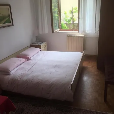 Hostel-sezanalokev * Sežana