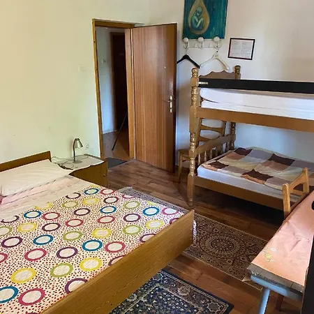Hostel-sezanalokev *