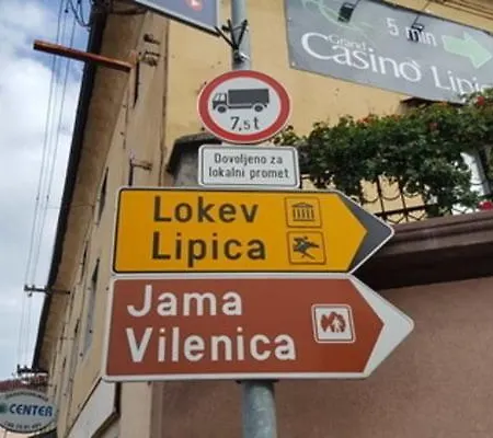 Lokev Hostel, Lipica Сезана