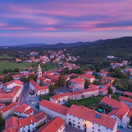 Lokev Hostel, Lipica