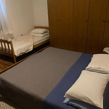 Bed and breakfast Hostel-sezanalokev