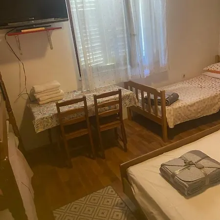Hostel-sezanalokev Bed & Breakfast