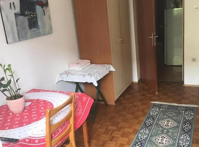 Lokev Hostel, Lipica ベッド・アンド・ブレックファスト Sežana