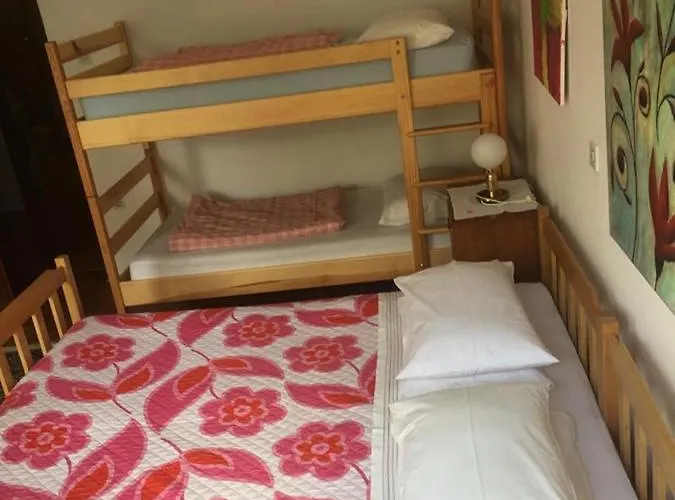 Lokev Hostel, Lipica ベッド・アンド・ブレックファスト Sežana