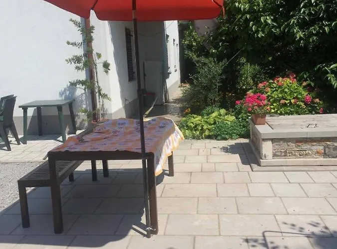 Lokev Hostel, Lipica 3*