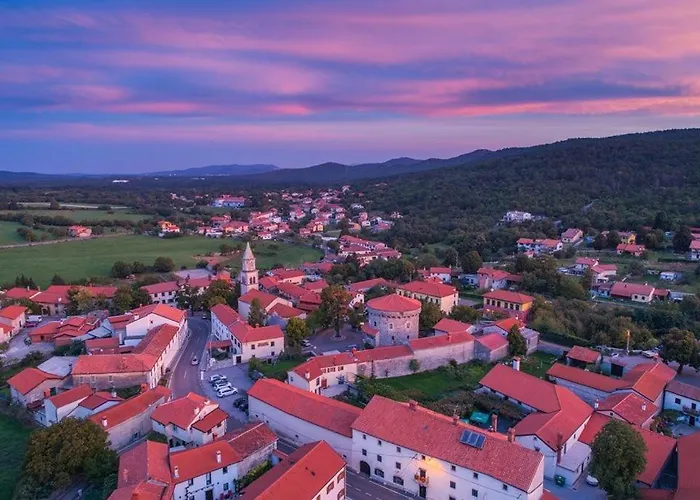Lokev Hostel, Lipica