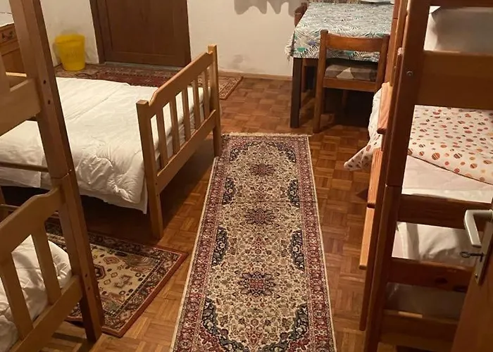 Lokev Hostel, Lipica ベッド・アンド・ブレックファスト 3*